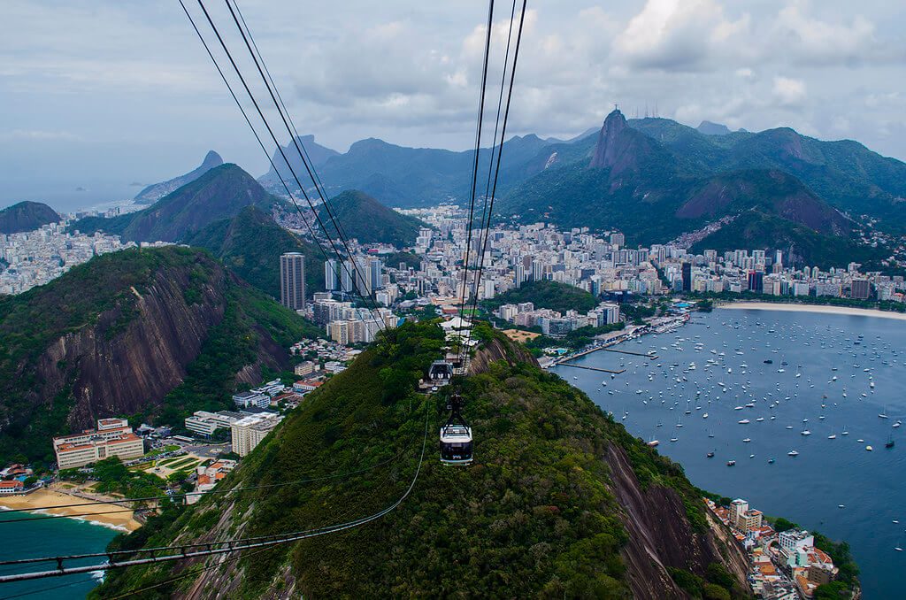 The Rio de Janeiro track in FM6 is so beautiful and colorful that I want  Brazil to be the setting of a future Horizon game. What do you peeps think?  : r/forza